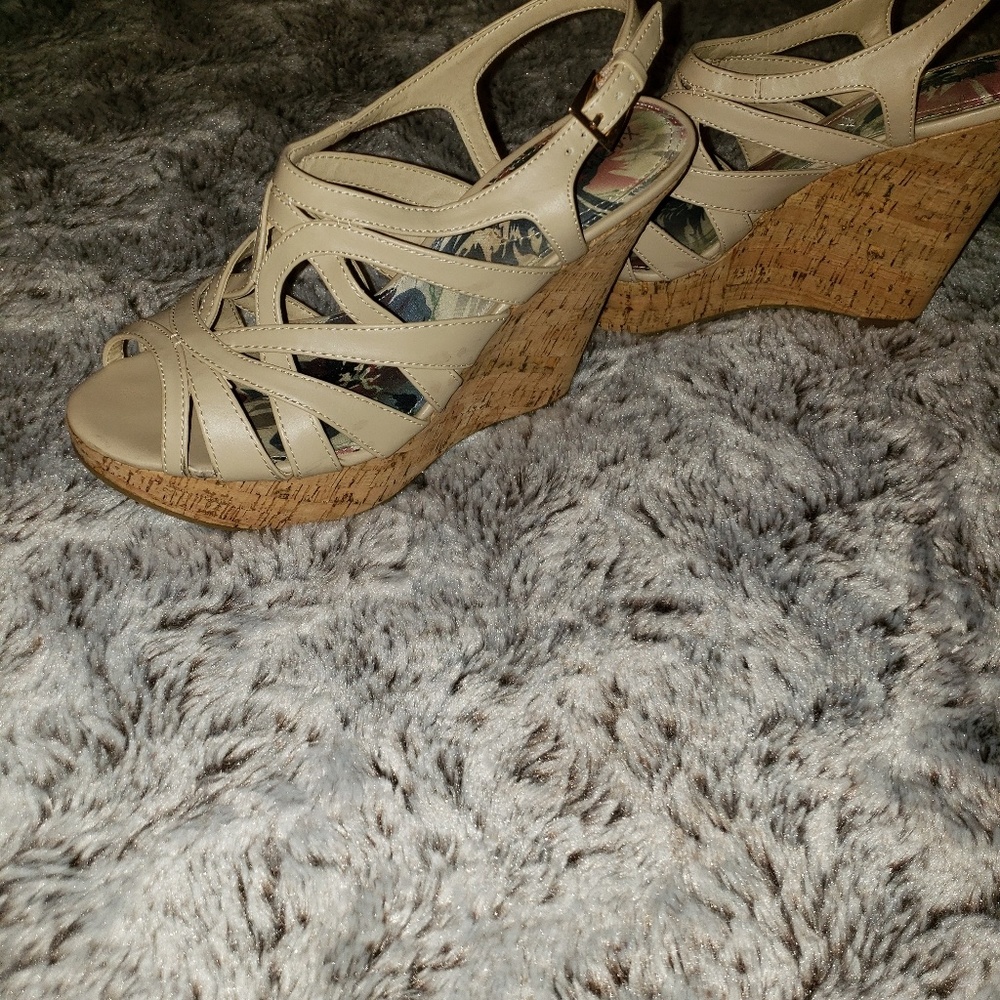 Wedge heels